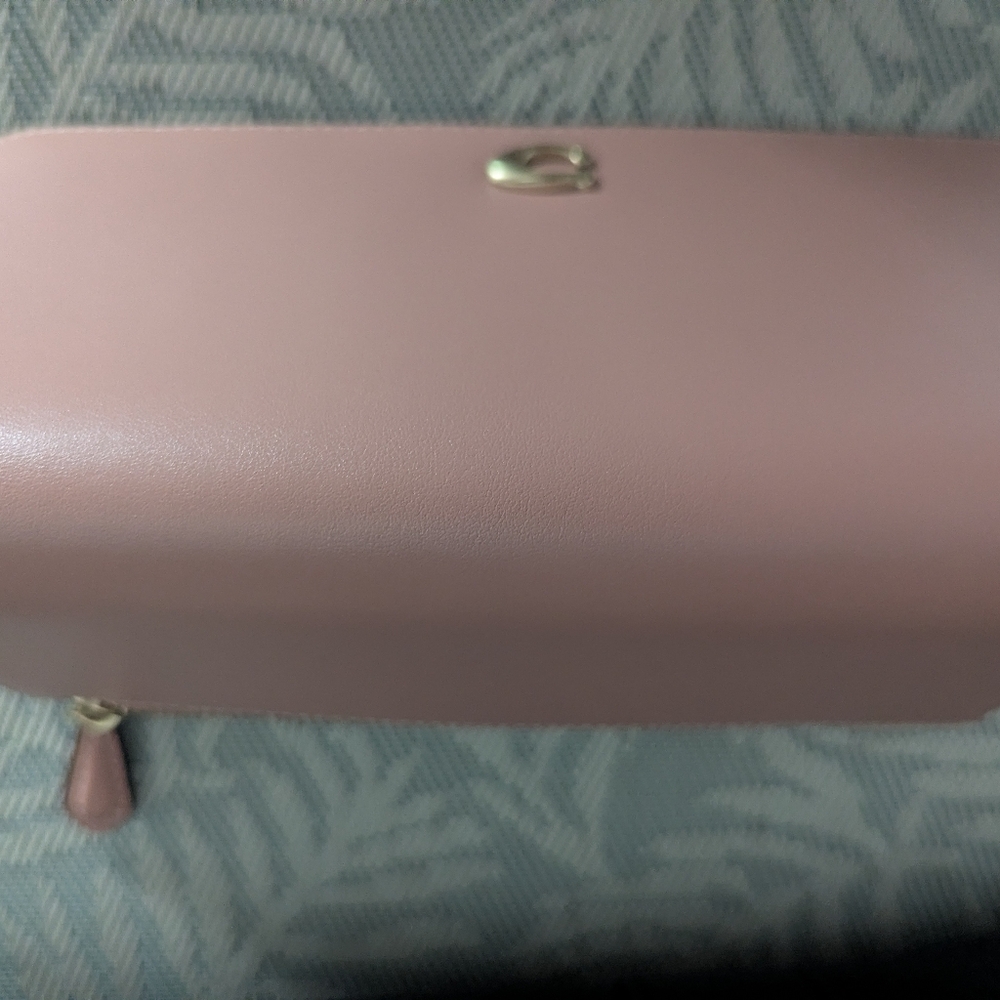 Essential Slim Wallet - Picture 12 of 16